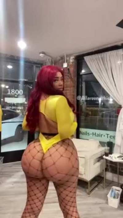Yellow makes everything look bigger