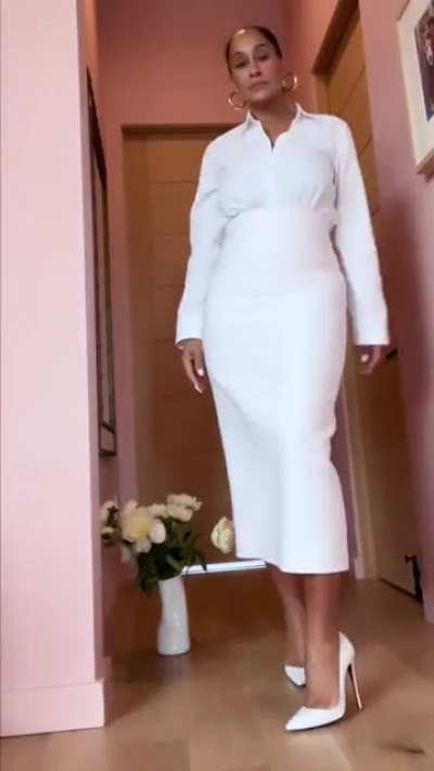 Tracee In White &amp;amp; A Sexy Jiggle