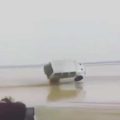 Покатушки по мокрому песку