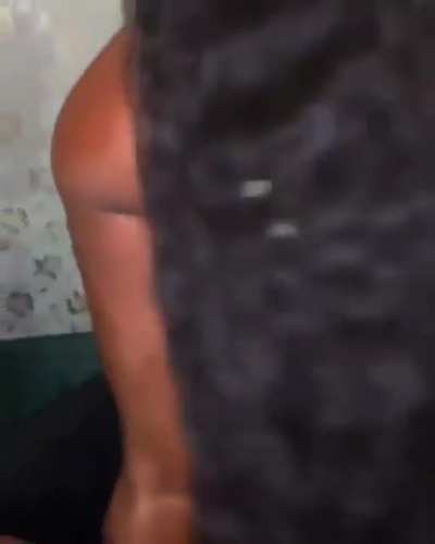 the way she moves that ASS with such ease,🍑 Imagine the way them cheeks move hitting her from behind!🥵🥵
