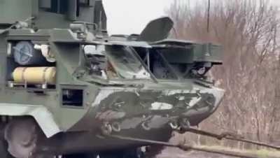 Ukraine farmer picking up another tank from the Russian army!