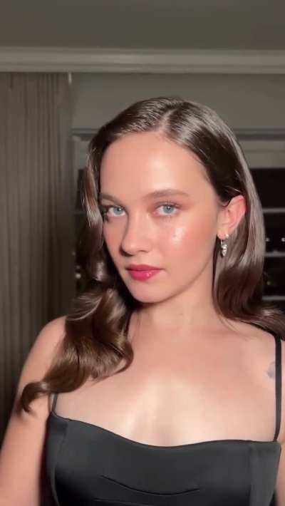 Cailee&rsquo;s look for the Knives Out Los Angeles premiere November 2025