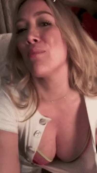 Hilary Duff films her cleavage with her phone