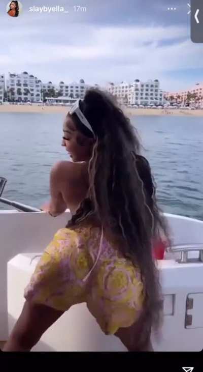 Her cheeks bouncing everywhere 🤤🤤🤤🥺
