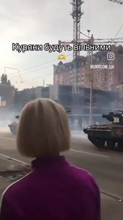 Ukrainian tanks advance in the streets of Kursk this morning