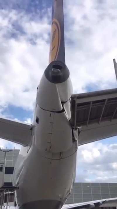 Lufthansa A319 struck by ladder in Frankfurt