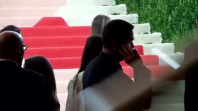 Cringe people yelling at person blocking their paparazzi