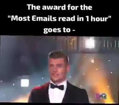 Email reading is not a fun free-time activity quoted by Toni Kroos.

Mit freundlichen Gr&Atilde;&frac14;&Atilde;en,
FAS