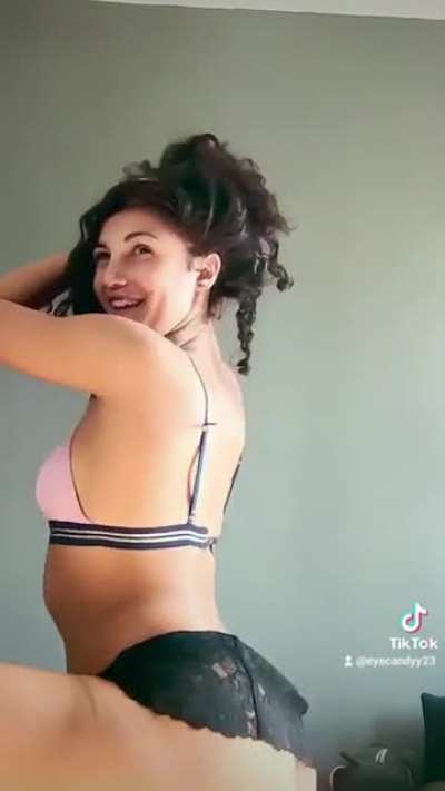Amazing butt 🥵