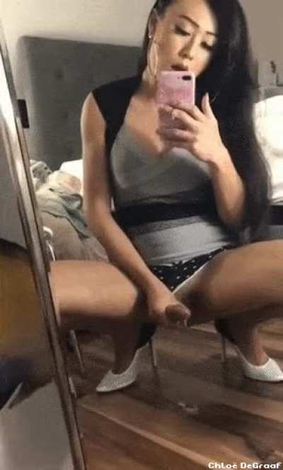Venus Lux making a Mess