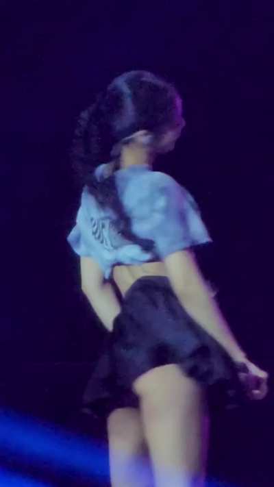Work it Jennie 😈