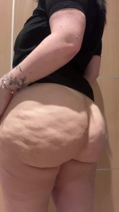 Hope you don&rsquo;t mind my cellulite&hellip;