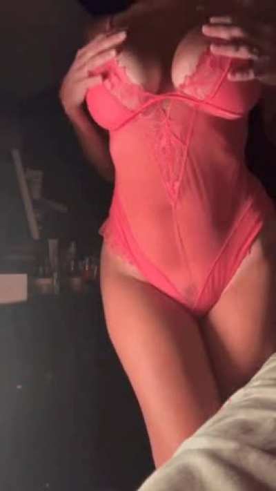 It&rsquo;s getting hot in here 🔥Onlyfans 70% discount link in comments. 😘