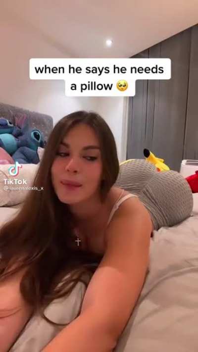 Love that phat white ass....