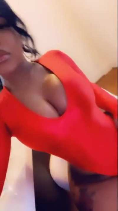 🍑👙