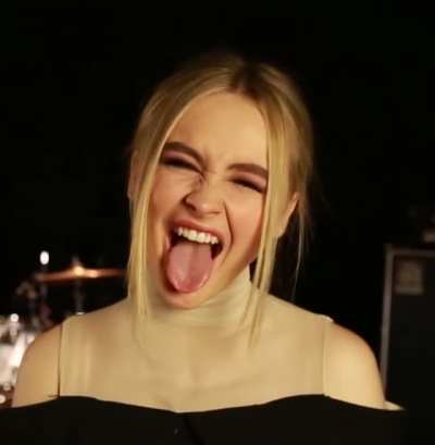 Showing off her long, wet tongue 👅