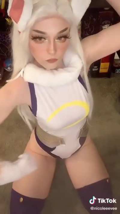 Love her thighs and that cute smile