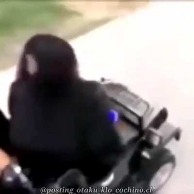 El Cristian en su auto
