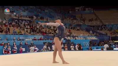 Olympic gold medalist Suni Lee fires a Hadouken