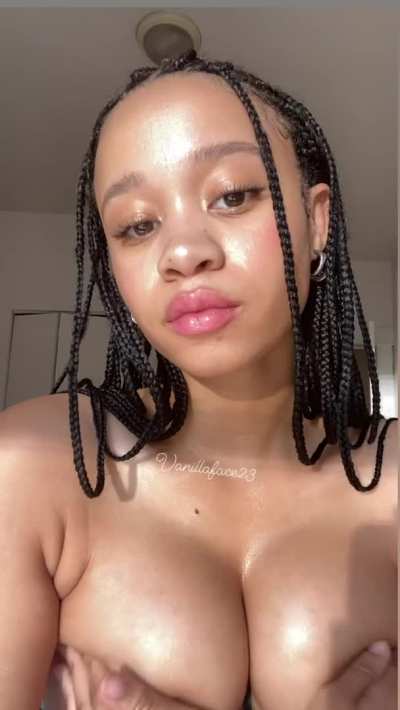 I wanna massage someone with my titties 🥺
