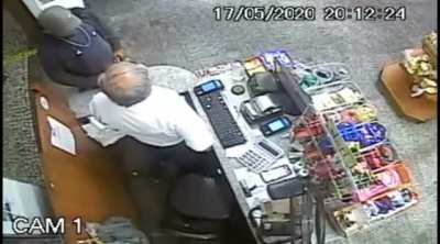 Cashier stabs robber right in the guts