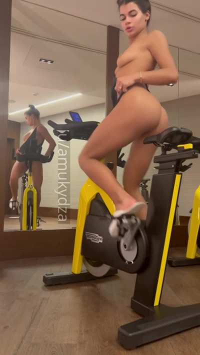 My attempt to make you hard in a gym OC Titty Drop