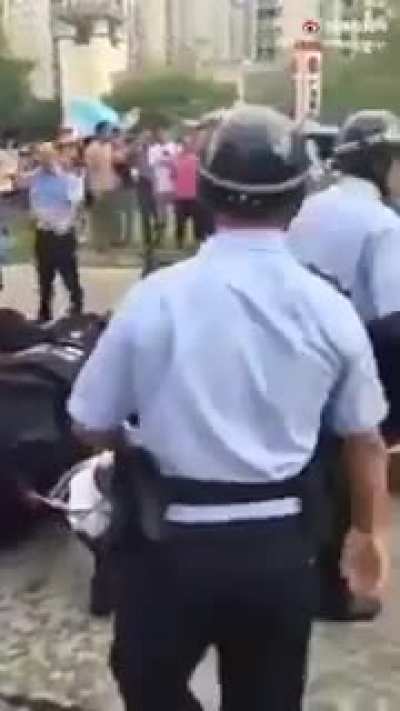 墙内维权