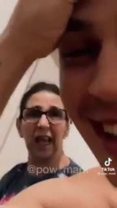 A senhora n&atilde;o resistiu e logou