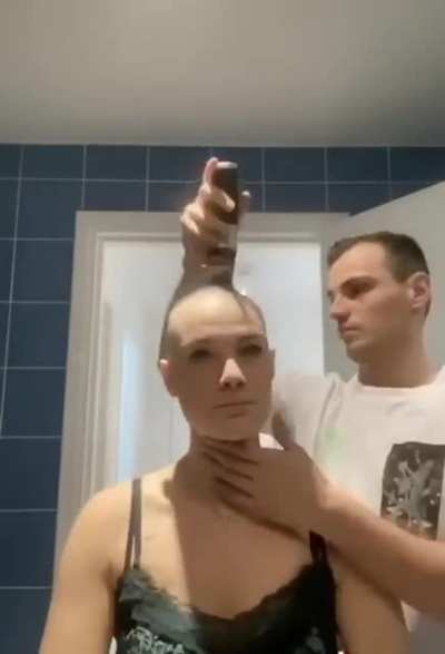 Boy shaves his head in solidarity with his girlfriend who has Alopecia
