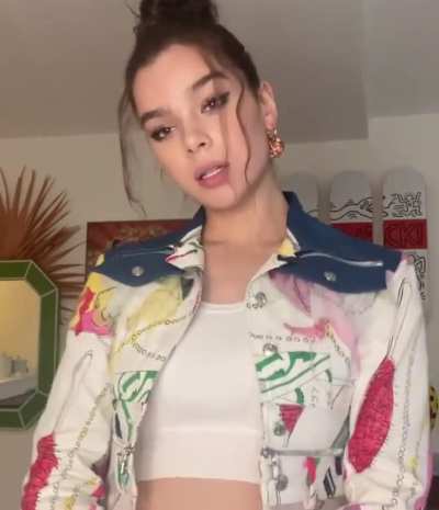 Hailee listening to music via IG (June 2021)
