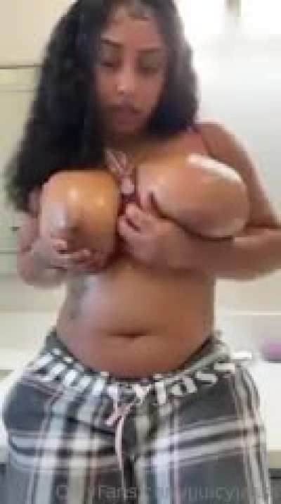 Jjuicyjass 🍈💦