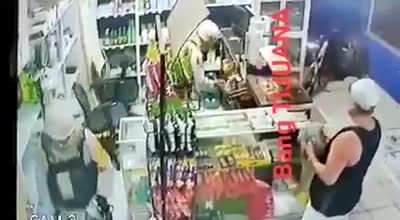 Guardia Nacional captada en video cobrando derecho de piso a negocio