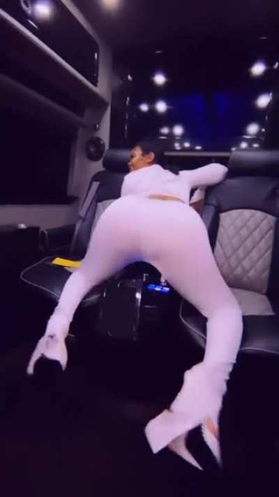 she&rsquo;s got a good arch