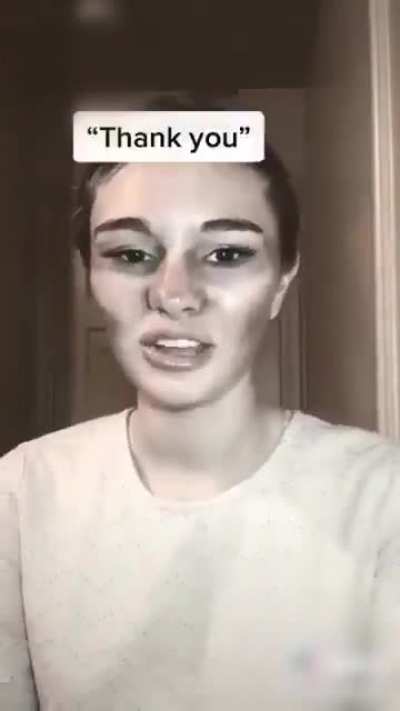 Girl tries to make a "tribute" to the Holocaust