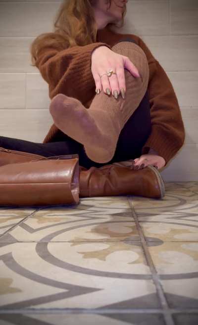 Who am I to deny you an end of day treat? Today&rsquo;s menu: leather riding boots and tall wool socks