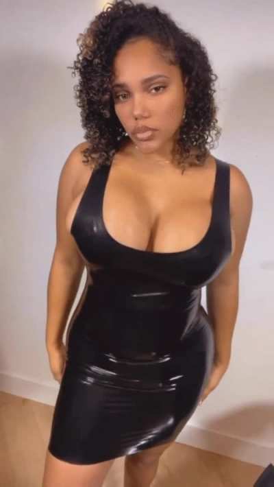 Shiny and sexy 🖤