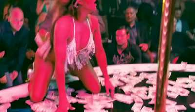 Jennifer Lopez striping