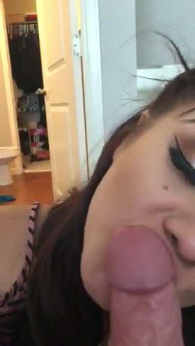 Upvote if you want to be next 💦🤤 btw my OF is free 😘