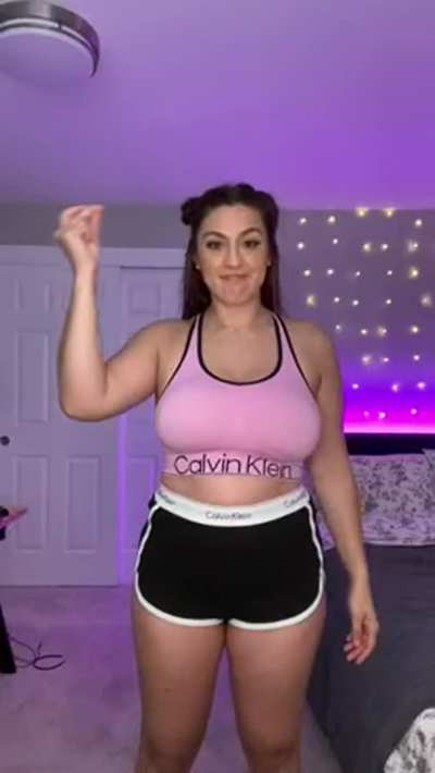 magic making her clothes disappear, how'd she do? 🥰