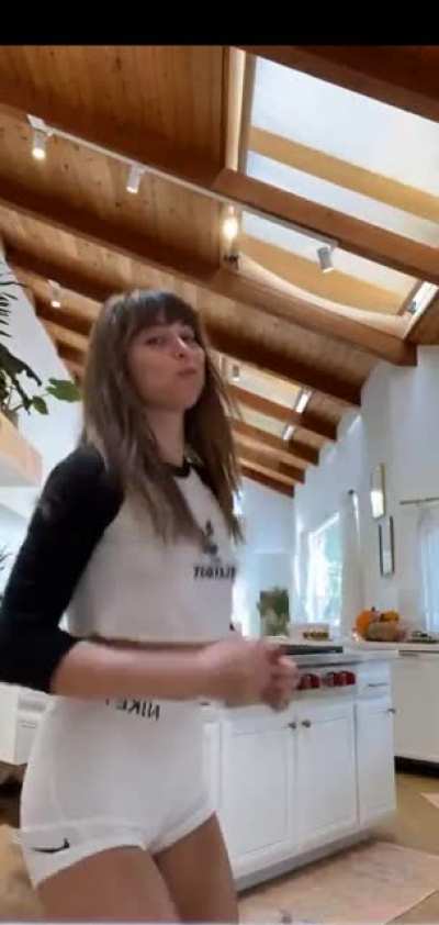 Riley Reid Dancing