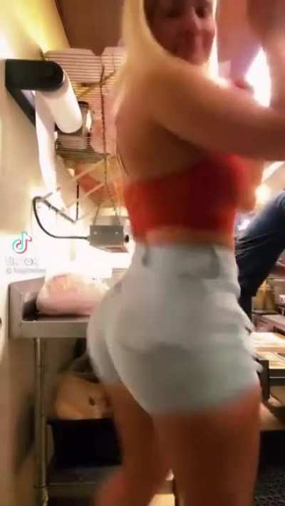 @issyrenee