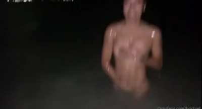 👀