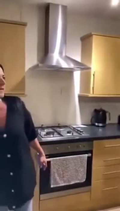 Man cheats on three woman then gets caught out
