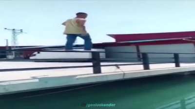 t&uuml;rkler neden b&ouml;yle?