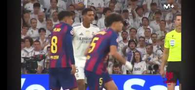 Jude telling Pedri "Ni Con Negreria (not even with Negreria)" after Pedri asks for a red card
