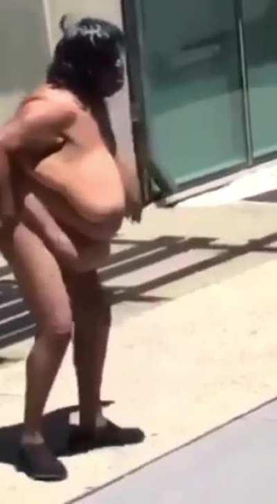 Ma&rsquo;am, where to clothes at?