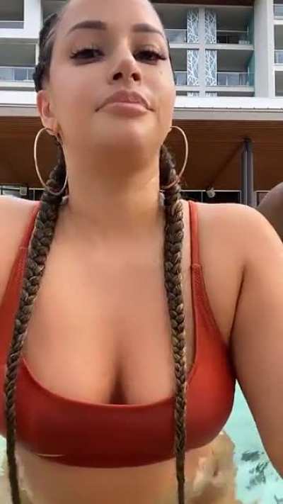 10/10 and she came with a friend