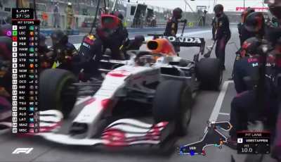 Max&rsquo;s pit stop and cameraman&rsquo;s reaction