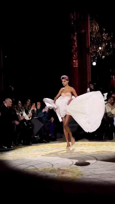 Upside-down gown from Viktor & Rolf (IG: @highsnobietystyle)