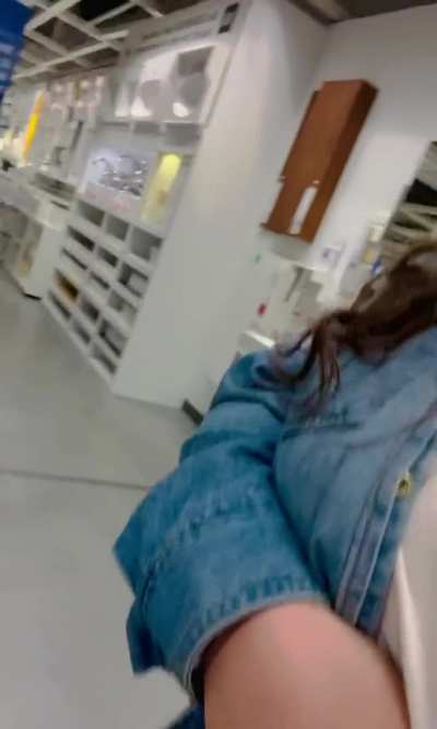 lil titty drop action in ikea today 😉😇🇨🇦🙋🏻&zwj;♀️ [oc]